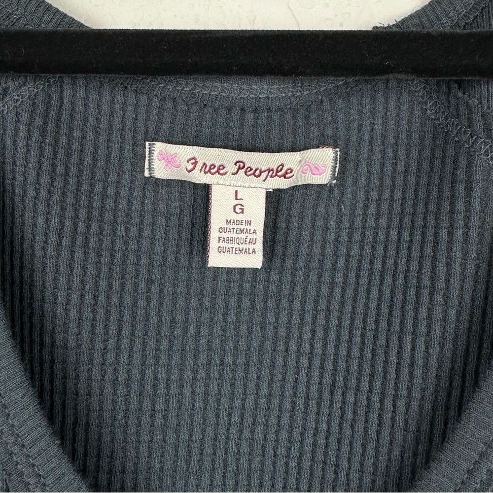 FREE PEOPLE Santa Clara MSRP $78 Women’s large black waffle knit v-neck pullover - Picture 5 of 13
